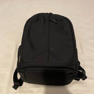INCASE Tracks Backpack with Cordura® 18L Black